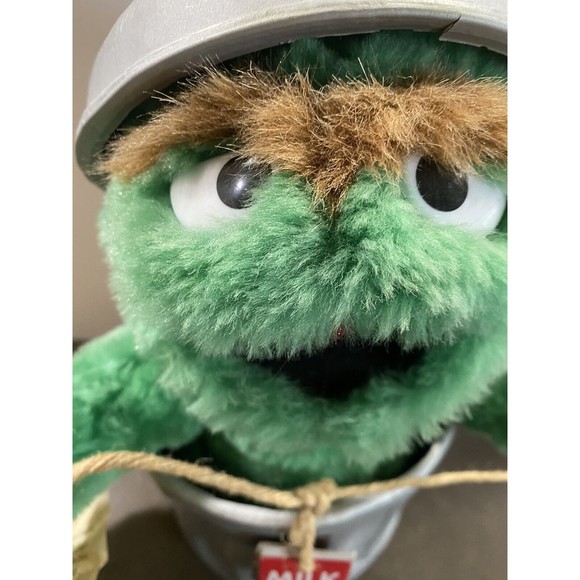 Oscar The Grouch plush Mechanical 1999 Telco Sesame Street  Vintage Read - Picture 5 of 10